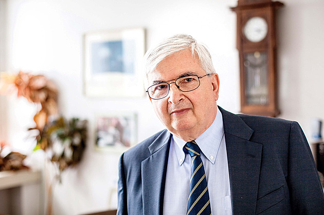 Cukr byl za Karla IV. raritou, dnes ho sníme třicet kilo za rok, líčí profesor Anděl