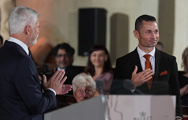 Měl jsem štěstí, že mi zachránili život. Vyznamenaný Ježek o své zlaté kariéře